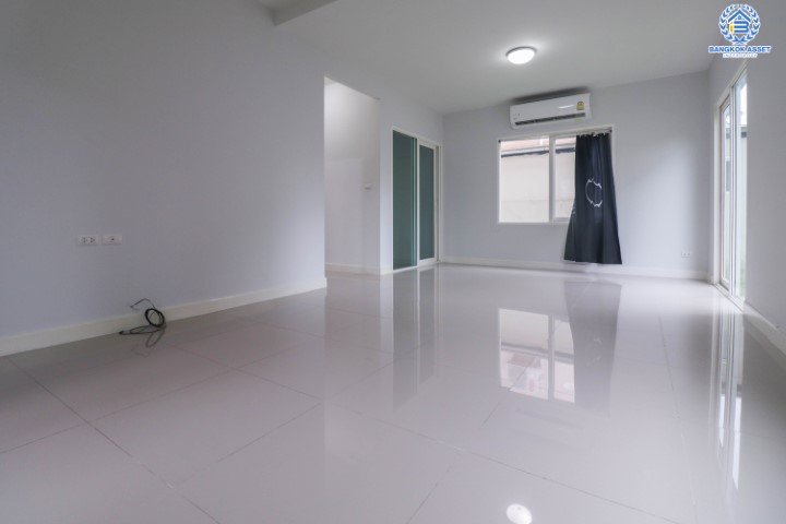 *****บ้านเดี่ยวมือสองนนทบุรี ม.คณาสิริ ชัยพฤกษ์-วงแหวน จากแบรนด์ชื่อดัง Sansiri บ้านสวย ไม่เคยเข้าอยู่ บนเนื้อที่ 50 ตร.ว. มาพร้อมฟังก์ชัน 3 ห้องนอน 2 ห้องน้ำ จอดรถ 2 คัน แถมฟรี ! เครื่องปรับอากาศ 2 เครื่อง เติมเต็มด้วยสิ่งอำนวยความสะดวกครบครัน บนทำเลศักยภาพ ใกล้ถนนกาญจนาภิเษก และ รถไฟฟ้าสถานีคลองบางไผ่